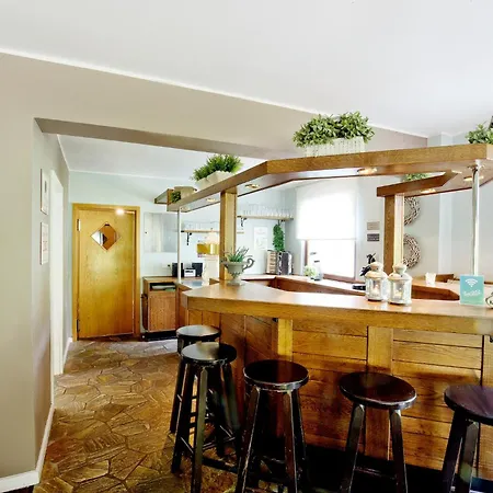 Fuer 10 Personen Im Westerwald Mit Kino, Bar, Sauna Und Whirlpool * Schutzbach