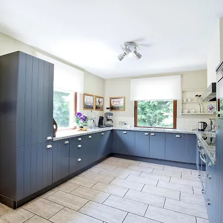 Fuer 10 Personen Im Westerwald Mit Kino, Bar, Sauna Und Whirlpool Schutzbach